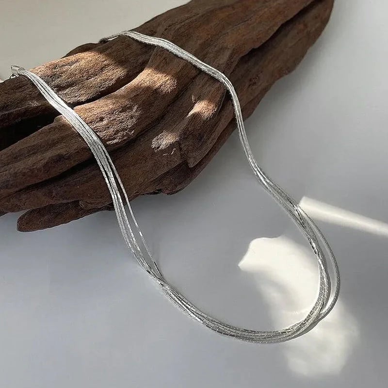 Weiche silberne Quasten Halskette