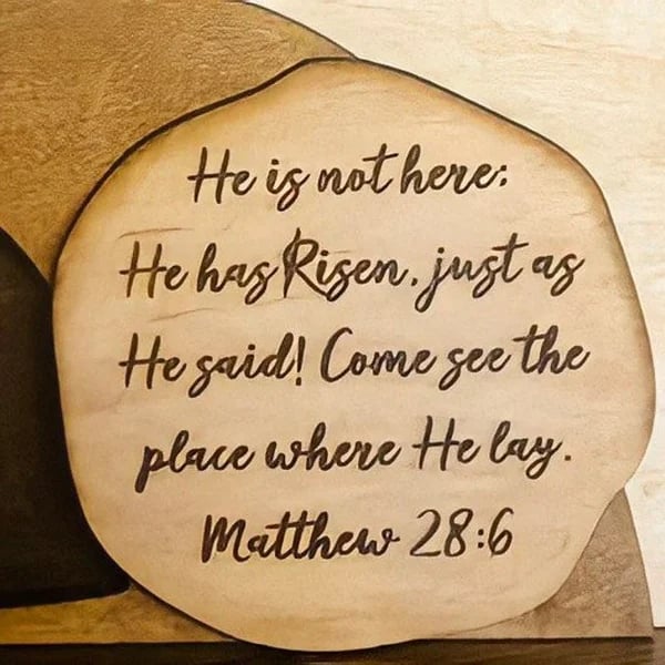 Er ist auferstanden – das leere Grab, Osterszene und Kreuz